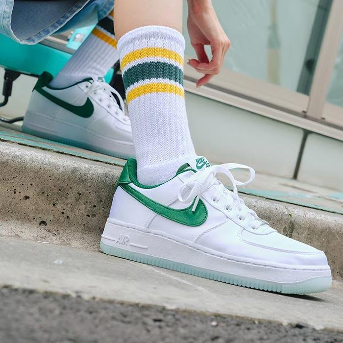 Nike Wmns Air Force 1 '07 Ess Snkr